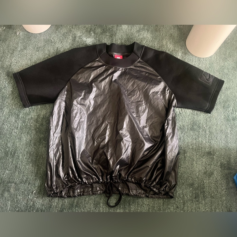 Nike Black and Gray Short Sleeve Tee - Picture 3 of 4
